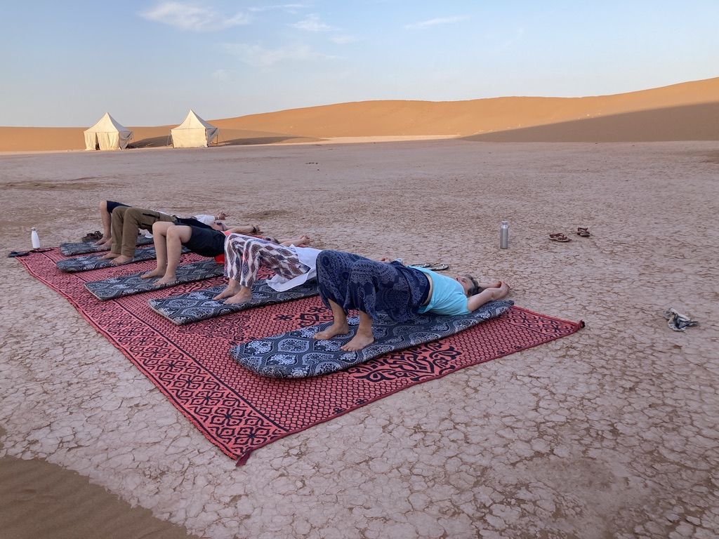 bullenomade lucie qui pratique la yoga therapie