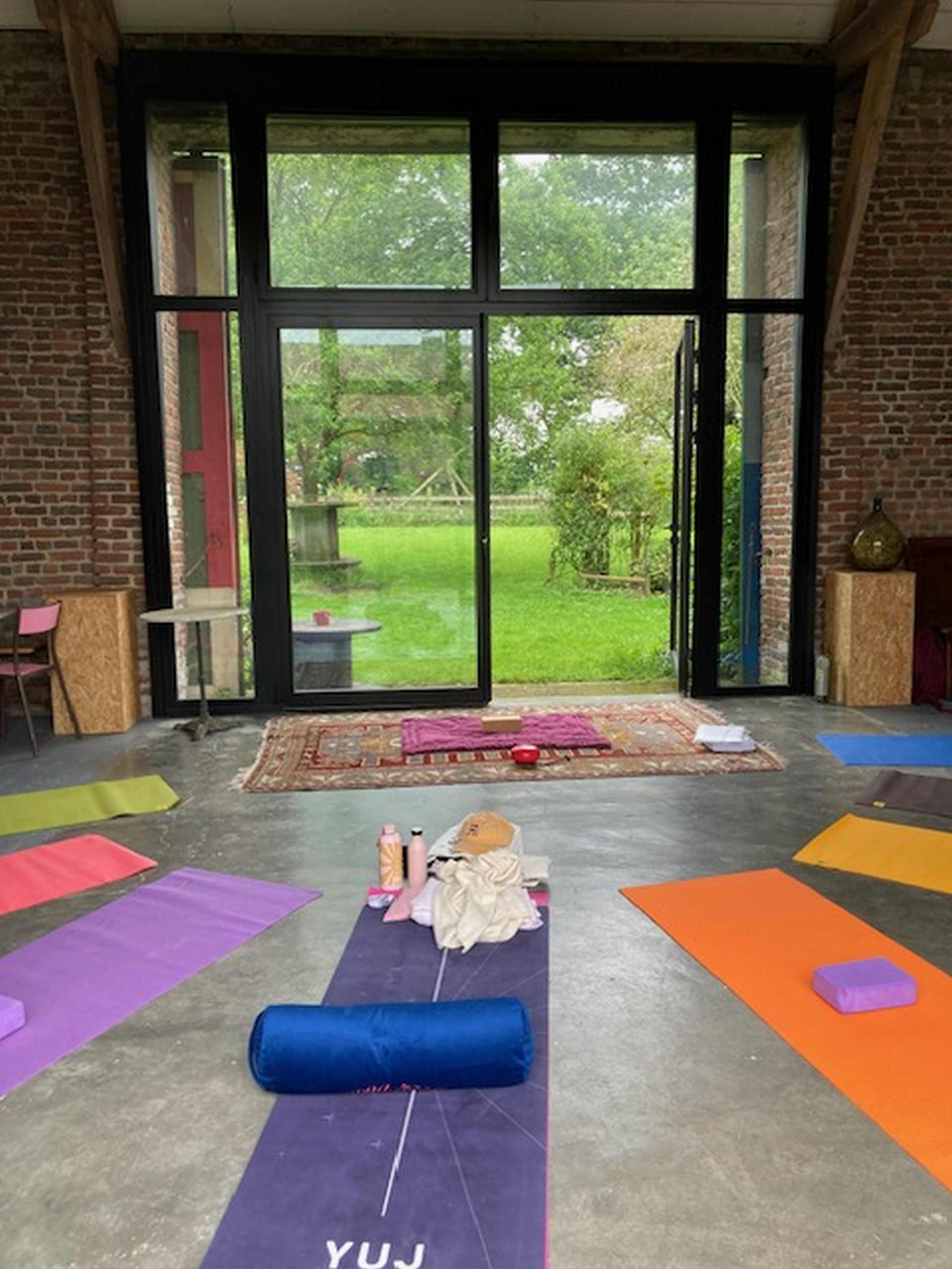 yogatherapie le yoga pour gerer les troubles